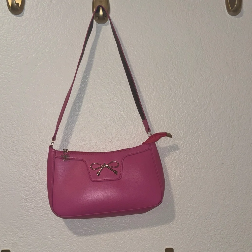 Fuschia Mini - Picture 1 of 3